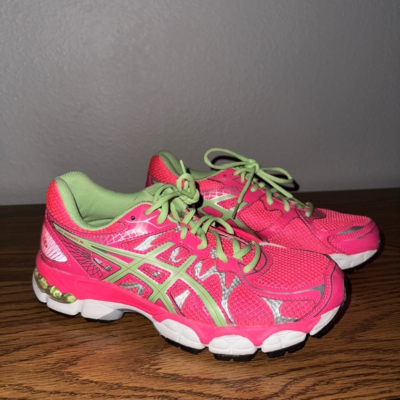 Women’s ASICS running shoes size US 7 - Picture 1 of 4